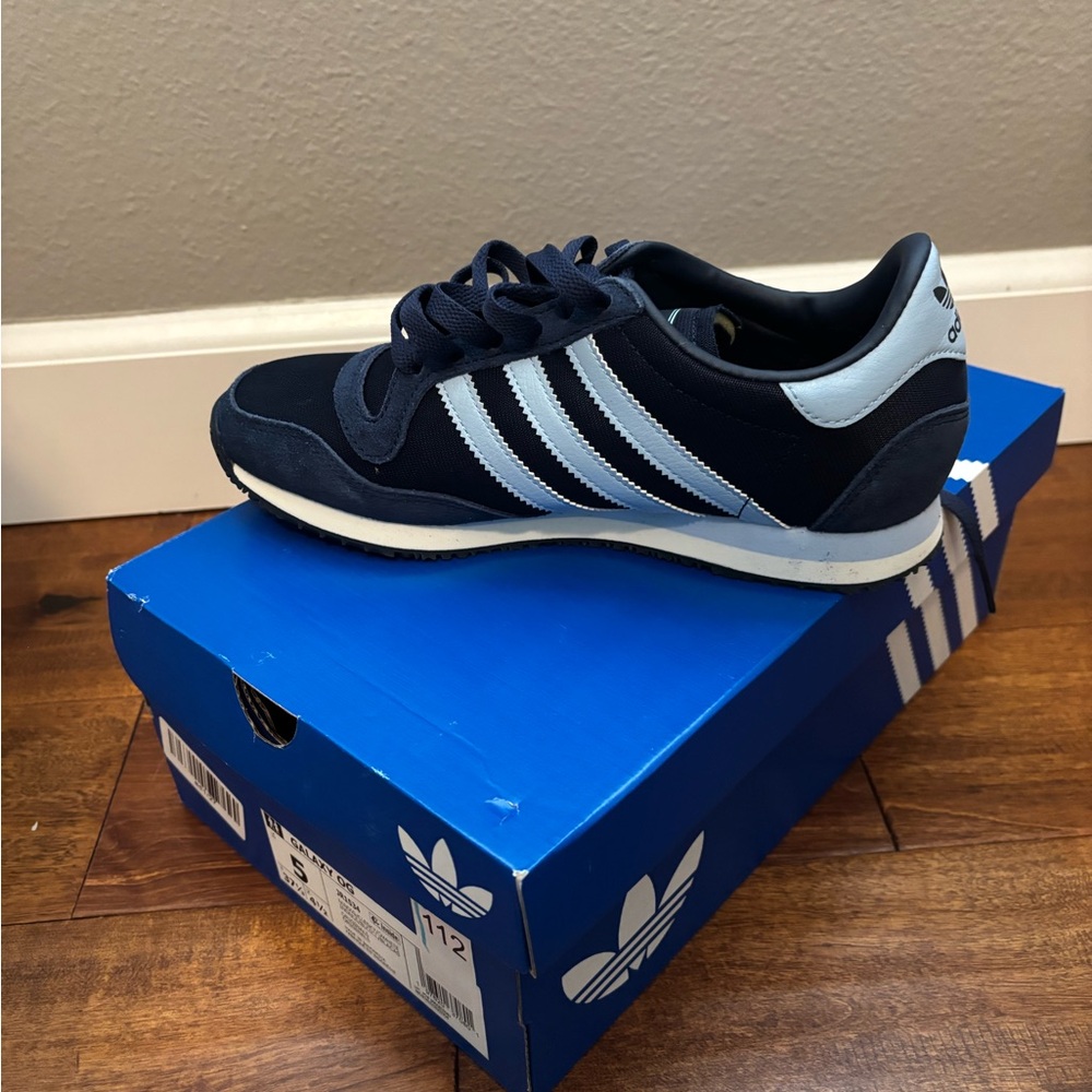NIB Adidas Galaxy OG Trainers - Men’s size 5 / Women’s size 7 - Picture 4 of 7